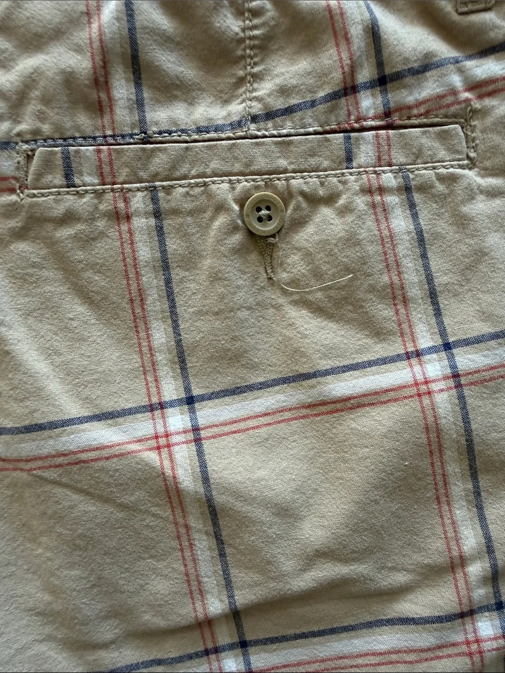 OLD NAVY TAN, RED & GRAY COTTON PLAID BOYS SHORTS WITH ADJUSTABLE WAIST SIZE 18